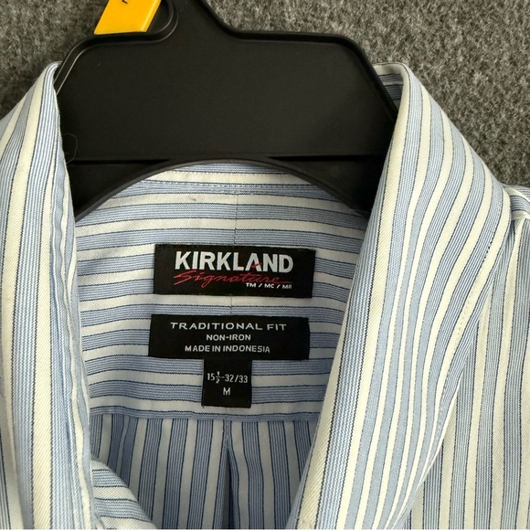 Kirkland Signature Men Light Blue Pinstripe Button Down Shirt Sz M - Picture 3 of 8